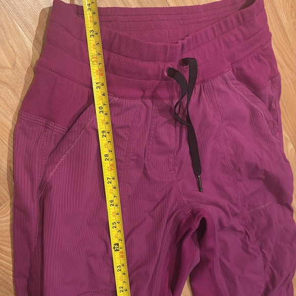 Lululemon Capri studio pants - Picture 5 of 5